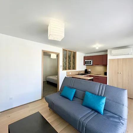 L'Appart'Hotel Climatisation & Parking 11 *