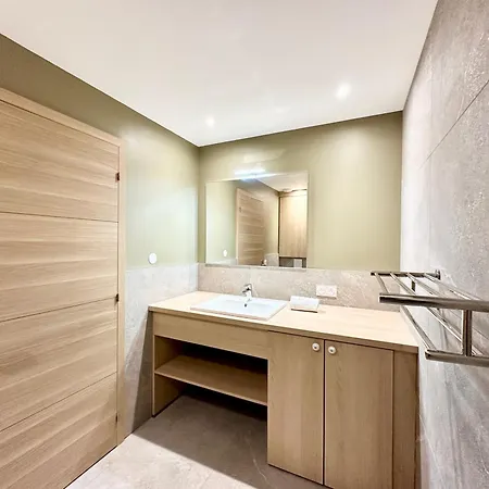 L'Appart'Hotel Climatisation & Parking 11